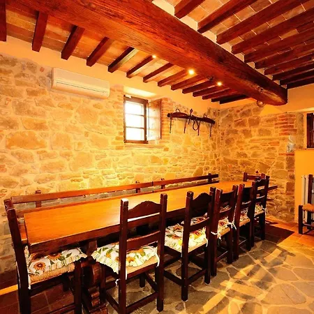 Sleeps 10 Pool Air Con *